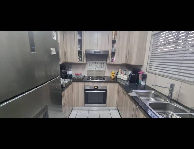 4 BEDROOM TOWNHOUSE FOR SALE IN CELTISDAL